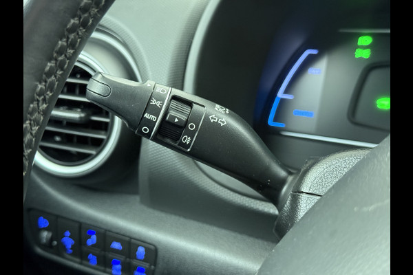 Hyundai Kona EV Premium 64kWh Leer SOH 100% Warmtepomp Krell®-Premium Audio Stoelverwarming+Koeling Camera Apple Carplay Android Auto Head-Up Stuurverwarming Elek.Stoelen Blind Spot Lane Assist VESS 1e Eigenaar Origineel Nederlandse Auto 45.000,-nieuw