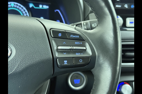 Hyundai Kona EV Premium 64kWh Leer SOH 100% Warmtepomp Krell®-Premium Audio Stoelverwarming+Koeling Camera Apple Carplay Android Auto Head-Up Stuurverwarming Elek.Stoelen Blind Spot Lane Assist VESS 1e Eigenaar Origineel Nederlandse Auto 45.000,-nieuw