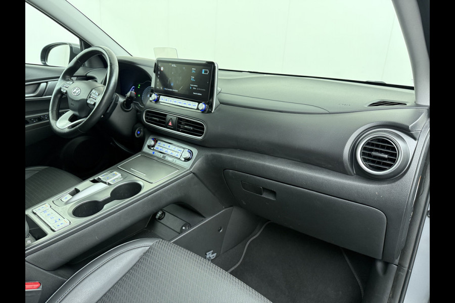 Hyundai Kona EV Premium 64kWh Leer SOH 100% Warmtepomp Krell®-Premium Audio Stoelverwarming+Koeling Camera Apple Carplay Android Auto Head-Up Stuurverwarming Elek.Stoelen Blind Spot Lane Assist VESS 1e Eigenaar Origineel Nederlandse Auto 45.000,-nieuw