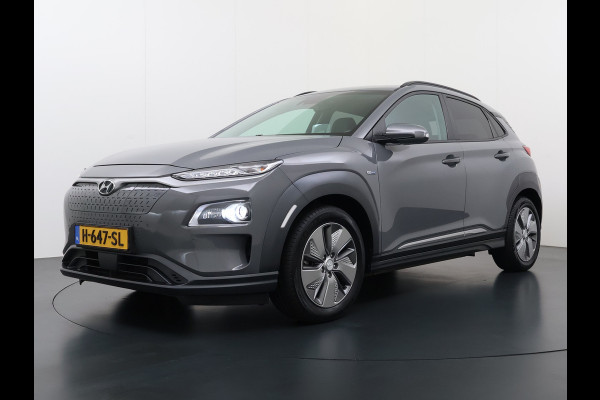 Hyundai Kona EV Premium 64kWh Leer SOH 100% Warmtepomp Krell®-Premium Audio Stoelverwarming+Koeling Camera Apple Carplay Android Auto Head-Up Stuurverwarming Elek.Stoelen Blind Spot Lane Assist VESS 1e Eigenaar Origineel Nederlandse Auto 45.000,-nieuw