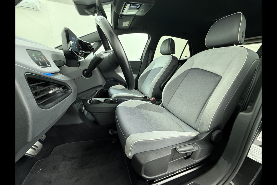 Volkswagen ID.3 First Plus 58 kWh SOH 96% Adap.Cruise Matrix led 19"lm Stoel-verwarmd Navi-Pro Camera Apple Carplay Ecc Auto Lmv DAB  Keyless Advanced Led-a-licht dynamisch Zwarte Hemel Origineel Nederlandse Auto € 44.000 nieuw !