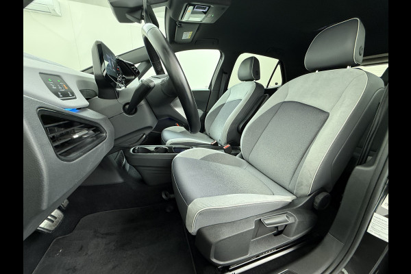 Volkswagen ID.3 First Plus 58 kWh SOH 96% Adap.Cruise Matrix led 19"lm Stoel-verwarmd Navi-Pro Camera Apple Carplay Ecc Auto Lmv DAB  Keyless Advanced Led-a-licht dynamisch Zwarte Hemel Origineel Nederlandse Auto € 44.000 nieuw !