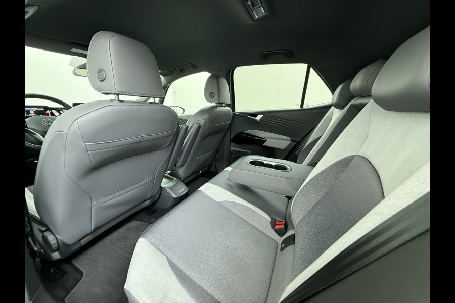 Volkswagen ID.3 First Plus 58 kWh SOH 96% Adap.Cruise Matrix led 19"lm Stoel-verwarmd Navi-Pro Camera Apple Carplay Ecc Auto Lmv DAB  Keyless Advanced Led-a-licht dynamisch Zwarte Hemel Origineel Nederlandse Auto € 44.000 nieuw !