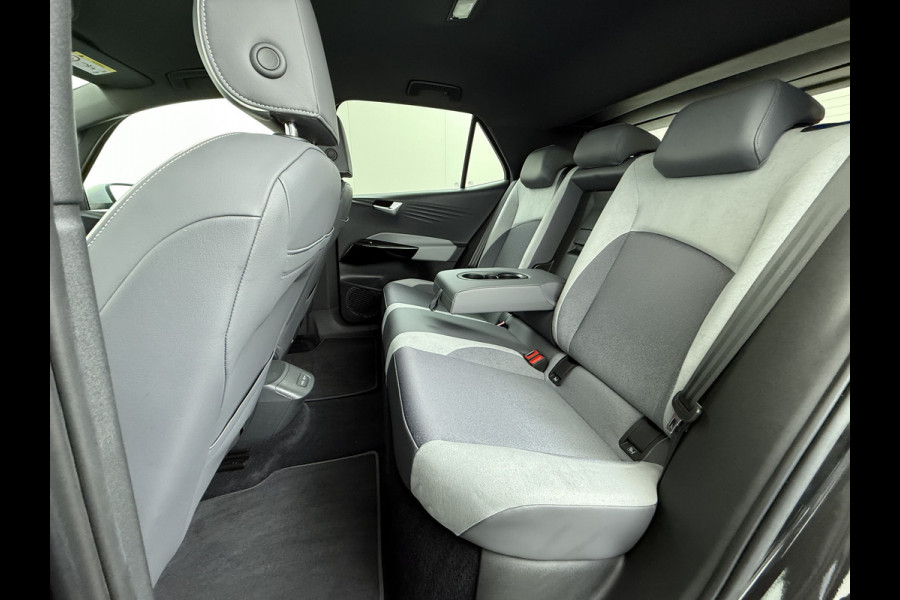 Volkswagen ID.3 First Plus 58 kWh SOH 96% Adap.Cruise Matrix led 19"lm Stoel-verwarmd Navi-Pro Camera Apple Carplay Ecc Auto Lmv DAB  Keyless Advanced Led-a-licht dynamisch Zwarte Hemel Origineel Nederlandse Auto € 44.000 nieuw !