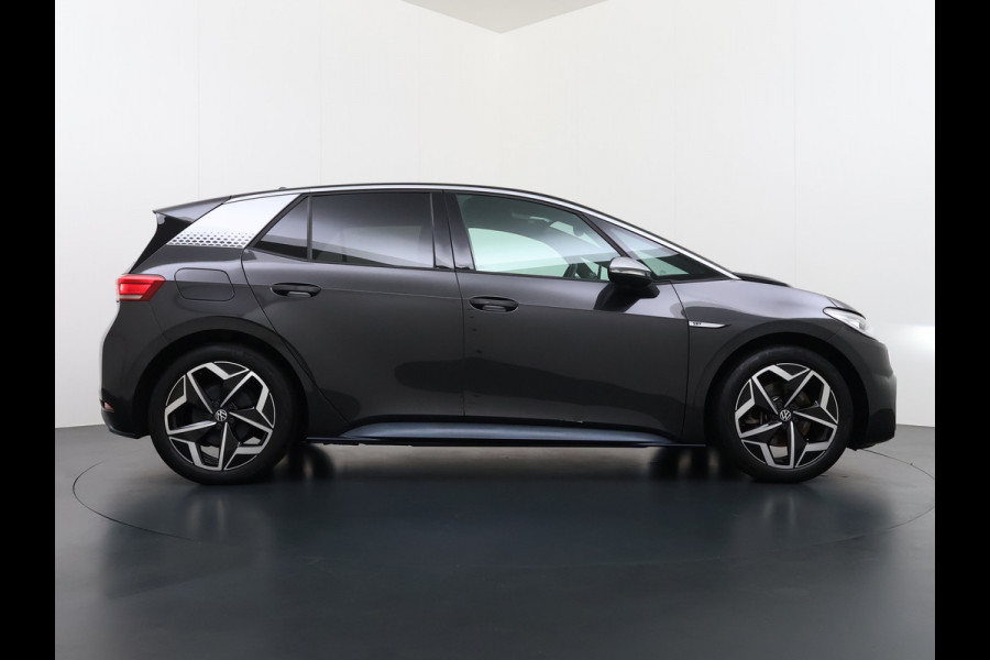 Volkswagen ID.3 First Plus 58 kWh SOH 96% Adap.Cruise Matrix led 19"lm Stoel-verwarmd Navi-Pro Camera Apple Carplay Ecc Auto Lmv DAB  Keyless Advanced Led-a-licht dynamisch Zwarte Hemel Origineel Nederlandse Auto € 44.000 nieuw !