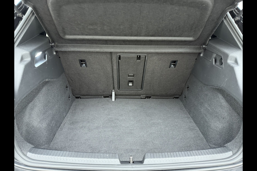 Volkswagen ID.3 First Plus 58 kWh SOH 96% Adap.Cruise Matrix led 19"lm Stoel-verwarmd Navi-Pro Camera Apple Carplay Ecc Auto Lmv DAB  Keyless Advanced Led-a-licht dynamisch Zwarte Hemel Origineel Nederlandse Auto € 44.000 nieuw !