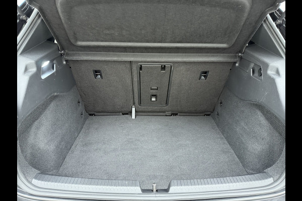 Volkswagen ID.3 First Plus 58 kWh SOH 96% Adap.Cruise Matrix led 19"lm Stoel-verwarmd Navi-Pro Camera Apple Carplay Ecc Auto Lmv DAB  Keyless Advanced Led-a-licht dynamisch Zwarte Hemel Origineel Nederlandse Auto € 44.000 nieuw !