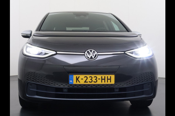 Volkswagen ID.3 First Plus 58 kWh SOH 96% Adap.Cruise Matrix led 19"lm Stoel-verwarmd Navi-Pro Camera Apple Carplay Ecc Auto Lmv DAB  Keyless Advanced Led-a-licht dynamisch Zwarte Hemel Origineel Nederlandse Auto € 44.000 nieuw !
