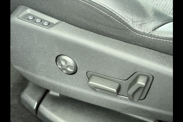 Peugeot 3008 131PK AUT-8 Navi 360°Camera Elektr.-Stoel+Geheugen Apple Carplay Android Trekhaak Ergo-Comfort Stoelen Memory Ecc Cruise Control Pack City Stoelverwarming Lmv Keyless Bluetooth Visio park 1 Privacy Glas Verkeersbord detectie 1e Eigenaar Origineel Nederlandse Auto € 40.000 nieuw Peugeot-Onderhouden EURO 6.3