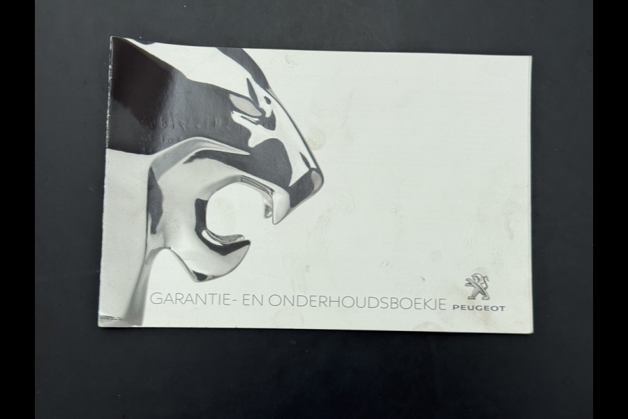 Peugeot 3008 131PK AUT-8 Navi 360°Camera Elektr.-Stoel+Geheugen Apple Carplay Android Trekhaak Ergo-Comfort Stoelen Memory Ecc Cruise Control Pack City Stoelverwarming Lmv Keyless Bluetooth Visio park 1 Privacy Glas Verkeersbord detectie 1e Eigenaar Origineel Nederlandse Auto € 40.000 nieuw Peugeot-Onderhouden EURO 6.3