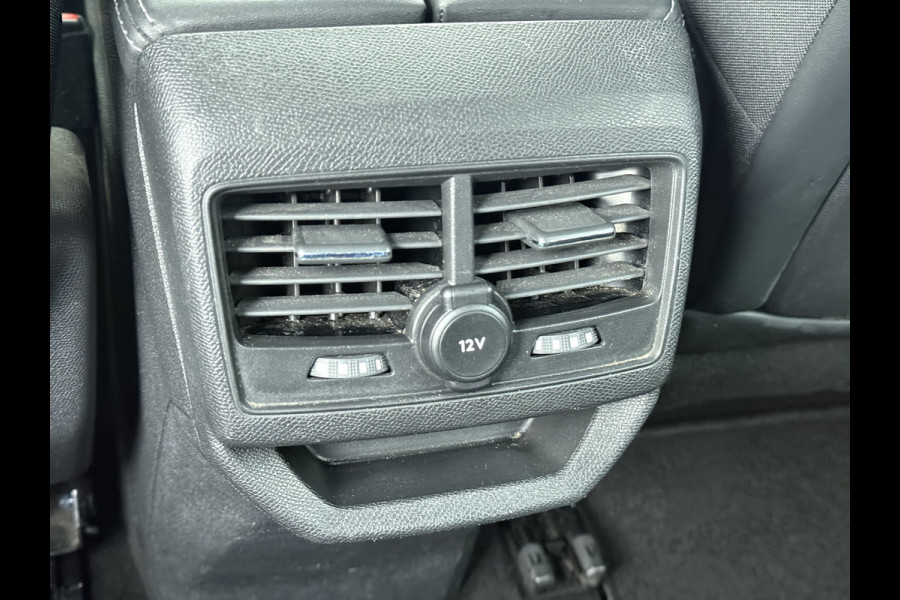 Peugeot 3008 131PK AUT-8 Navi 360°Camera Elektr.-Stoel+Geheugen Apple Carplay Android Trekhaak Ergo-Comfort Stoelen Memory Ecc Cruise Control Pack City Stoelverwarming Lmv Keyless Bluetooth Visio park 1 Privacy Glas Verkeersbord detectie 1e Eigenaar Origineel Nederlandse Auto € 40.000 nieuw Peugeot-Onderhouden EURO 6.3