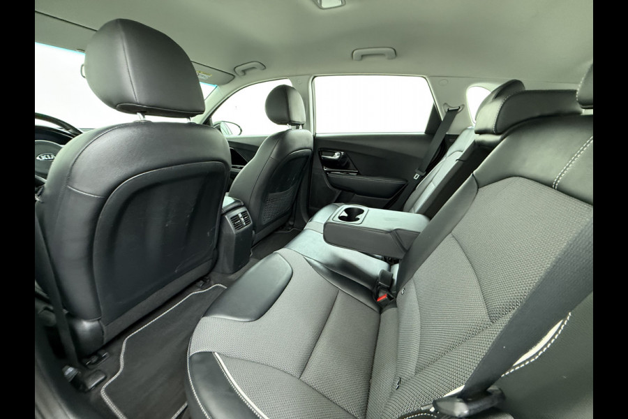 Kia e-Niro EV 64kWh SOH 100% W-pomp Adaptive-Cruise Camera Apple Carplay Android Auto Navi Ecc DynamicLine Stoel-Stuurverwarming Pdc Lane Assist VESS DAB Led Isofix Keyless € 45.000 nieuw Origineel Nederlandse Auto