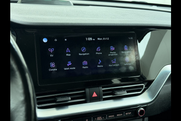 Kia e-Niro EV 64kWh SOH 100% W-pomp Adaptive-Cruise Camera Apple Carplay Android Auto Navi Ecc DynamicLine Stoel-Stuurverwarming Pdc Lane Assist VESS DAB Led Isofix Keyless € 45.000 nieuw Origineel Nederlandse Auto