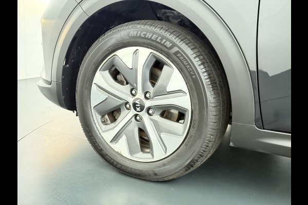 Kia e-Niro EV 64kWh SOH 100% W-pomp Adaptive-Cruise Camera Apple Carplay Android Auto Navi Ecc DynamicLine Stoel-Stuurverwarming Pdc Lane Assist VESS DAB Led Isofix Keyless € 45.000 nieuw Origineel Nederlandse Auto