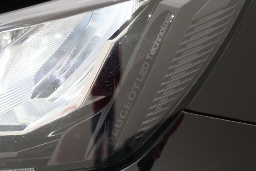 Peugeot 2008 1.2 Hybrid 136 Allure Virtual Cockpit, Camera, ACC, Apple Carplay, LED, Rijstrooksensor, 17''