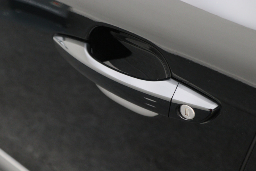 Peugeot 2008 1.2 Hybrid 136 Allure Virtual Cockpit, Camera, ACC, Apple Carplay, LED, Rijstrooksensor, 17''