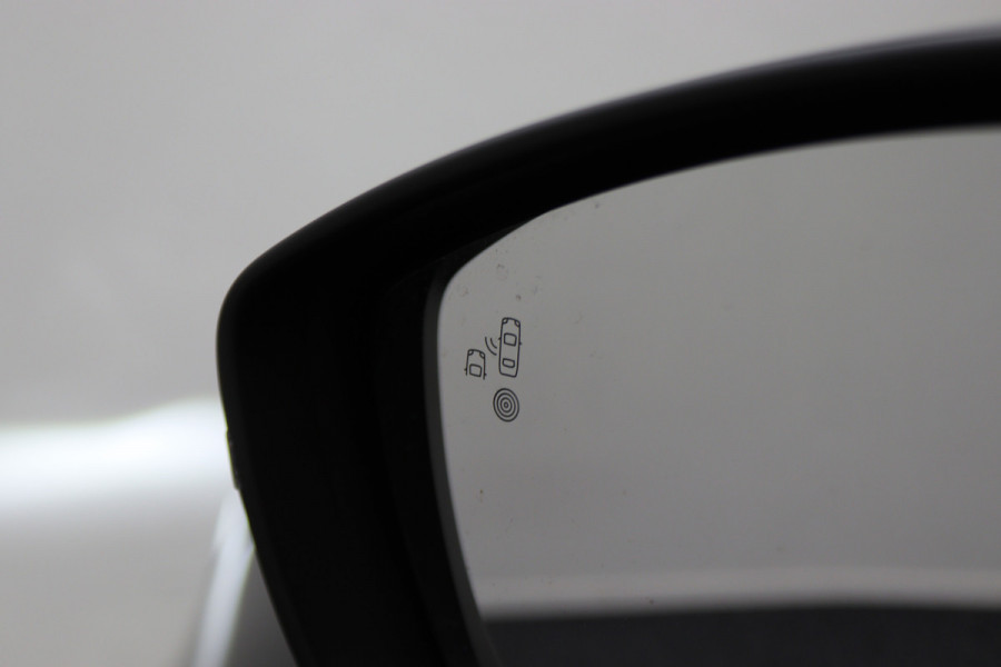 Peugeot 2008 1.2 Hybrid 136 Allure Virtual Cockpit, Camera, ACC, Apple Carplay, LED, Rijstrooksensor, 17''