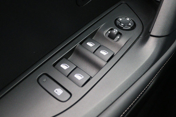 Peugeot 2008 1.2 Hybrid 136 Allure Virtual Cockpit, Camera, ACC, Apple Carplay, LED, Rijstrooksensor, 17''