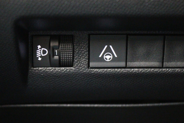 Peugeot 2008 1.2 Hybrid 136 Allure Virtual Cockpit, Camera, ACC, Apple Carplay, LED, Rijstrooksensor, 17''