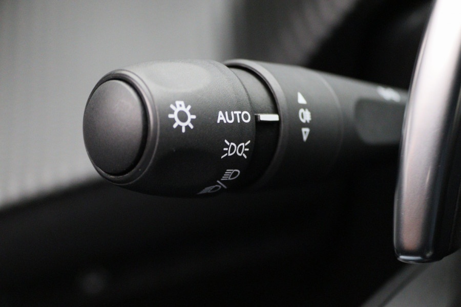 Peugeot 2008 1.2 Hybrid 136 Allure Virtual Cockpit, Camera, ACC, Apple Carplay, LED, Rijstrooksensor, 17''