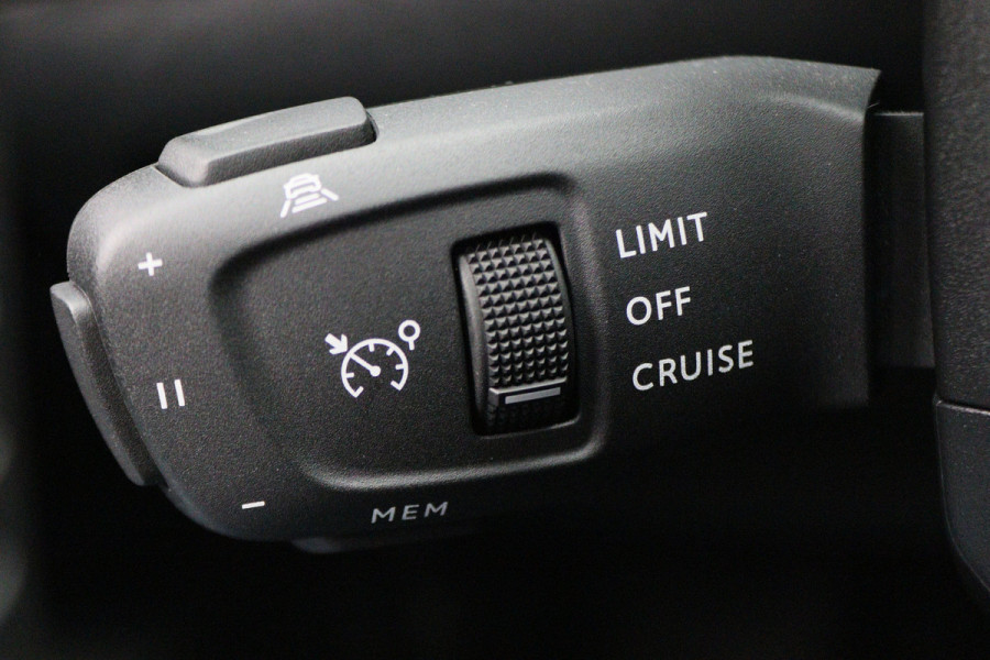 Peugeot 2008 1.2 Hybrid 136 Allure Virtual Cockpit, Camera, ACC, Apple Carplay, LED, Rijstrooksensor, 17''