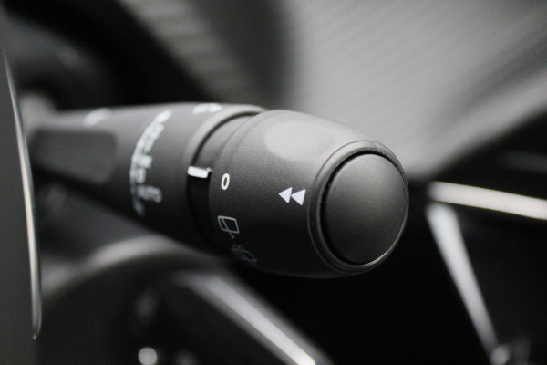 Peugeot 2008 1.2 Hybrid 136 Allure Virtual Cockpit, Camera, ACC, Apple Carplay, LED, Rijstrooksensor, 17''