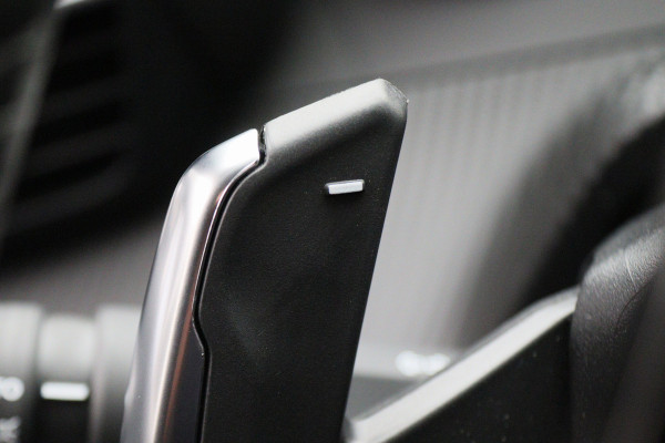 Peugeot 2008 1.2 Hybrid 136 Allure Virtual Cockpit, Camera, ACC, Apple Carplay, LED, Rijstrooksensor, 17''