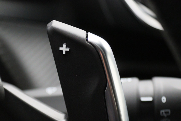 Peugeot 2008 1.2 Hybrid 136 Allure Virtual Cockpit, Camera, ACC, Apple Carplay, LED, Rijstrooksensor, 17''