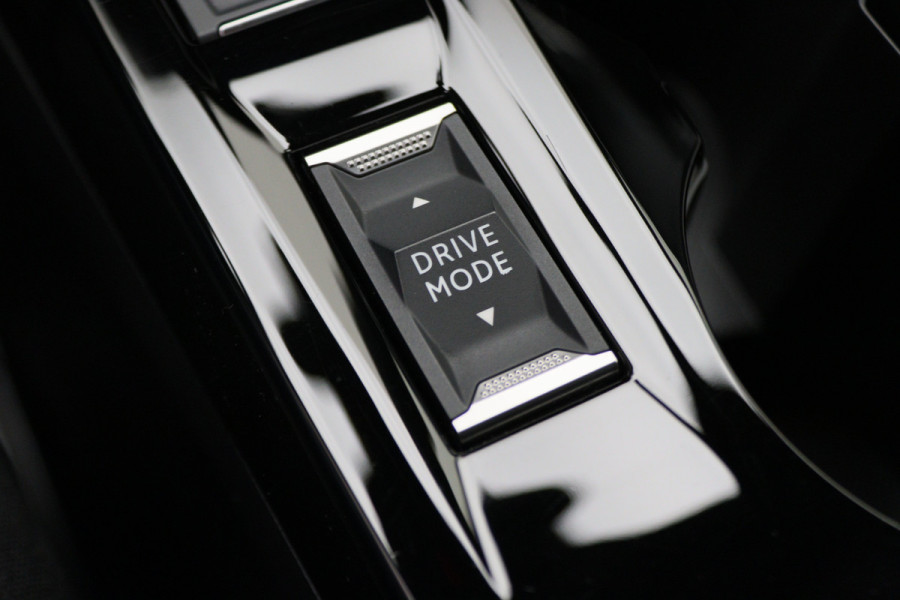 Peugeot 2008 1.2 Hybrid 136 Allure Virtual Cockpit, Camera, ACC, Apple Carplay, LED, Rijstrooksensor, 17''