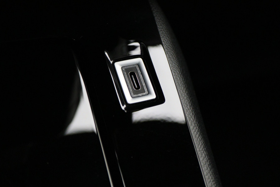 Peugeot 2008 1.2 Hybrid 136 Allure Virtual Cockpit, Camera, ACC, Apple Carplay, LED, Rijstrooksensor, 17''