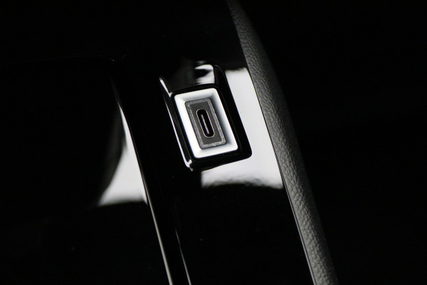 Peugeot 2008 1.2 Hybrid 136 Allure Virtual Cockpit, Camera, ACC, Apple Carplay, LED, Rijstrooksensor, 17''