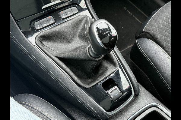 Opel Grandland X BWJ 2019 | 1.2T 131PK Bus. Executive | TREKHAAK | PANO DAK | CLIMA | NAVI | 18'' LMV | CARPLAY | SPORTSTOELEN | PDC 2X