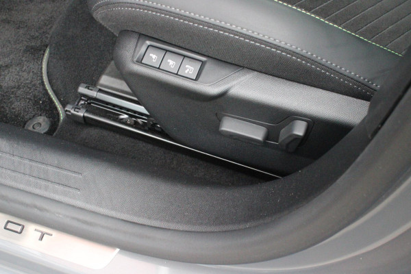 Peugeot 208 Hybrid 145PK e-DCS6 GT PACK | ELEKTRISCH VERSTELBARE BESTUURDERSSTOEL MET MASSAGE FUNCTIE | CAMERA VOOR + ACHTER | ALCANTARA BEKLEDING | DODEHOEK DETECTIE | ADAPTIVE CRUISE CONTROL | NAVIGATIE | DRAADLOZE APPLE CARPLAY/ANDROID AURO | PANORAMA DAK | ZWART DAK | FULL LED KOPLAMPEN | DRAADLOZE TELEFOONLADER | STOEL VERWARMING | LICHTMETALEN VELGEN 17" | GETINTE RUITEN |
