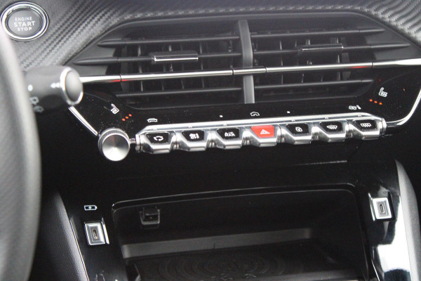 Peugeot 208 Hybrid 145PK e-DCS6 GT PACK | ELEKTRISCH VERSTELBARE BESTUURDERSSTOEL MET MASSAGE FUNCTIE | CAMERA VOOR + ACHTER | ALCANTARA BEKLEDING | DODEHOEK DETECTIE | ADAPTIVE CRUISE CONTROL | NAVIGATIE | DRAADLOZE APPLE CARPLAY/ANDROID AURO | PANORAMA DAK | ZWART DAK | FULL LED KOPLAMPEN | DRAADLOZE TELEFOONLADER | STOEL VERWARMING | LICHTMETALEN VELGEN 17" | GETINTE RUITEN |