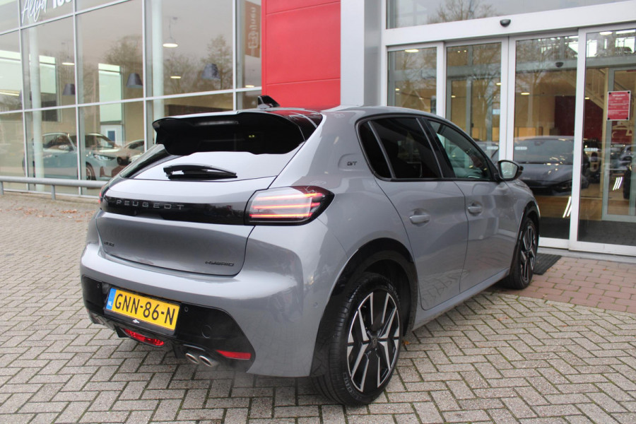 Peugeot 208 Hybrid 145PK e-DCS6 GT PACK | ELEKTRISCH VERSTELBARE BESTUURDERSSTOEL MET MASSAGE FUNCTIE | CAMERA VOOR + ACHTER | ALCANTARA BEKLEDING | DODEHOEK DETECTIE | ADAPTIVE CRUISE CONTROL | NAVIGATIE | DRAADLOZE APPLE CARPLAY/ANDROID AURO | PANORAMA DAK | ZWART DAK | FULL LED KOPLAMPEN | DRAADLOZE TELEFOONLADER | STOEL VERWARMING | LICHTMETALEN VELGEN 17" | GETINTE RUITEN |