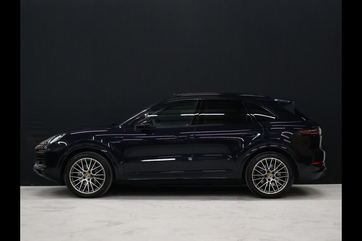 Porsche Cayenne 3.0 E-Hybrid Platinum Edition [SCHUIFKANTELDAK, SPORT CHRONO, SOFTCLOSE, TREKHAAK INKLAPBAAR, LUCHTVERING, APPLE CARPLAY, ANDROID, MEMORY SEATS, BOSE SOUND, 360 CAMERA, HEAD-UP, ADAPTIVE CRUISE, STOELVENTILATIE, STOELVERW