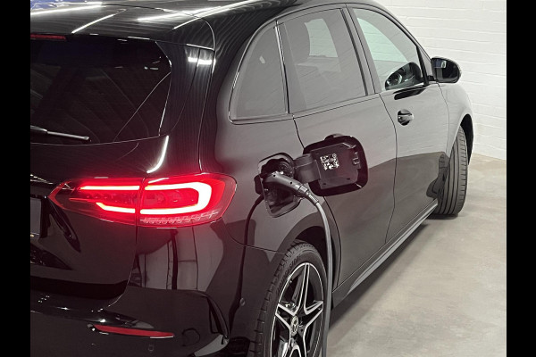 Mercedes-Benz B-Klasse 250 e AMG-Line Plug-in Hybrid | Sfeerverlichting | Camera | Widescreen | Night | Navigatie | Stoelverwarming