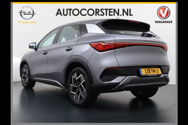 BYD ATTO 3 62kWh Design SOH 98% Pano-dak Leer+Elektr.Verst. Warmtepomp Adaptieve Cruise 360°Camera Apple Carplay Android Auto Elektr.Achter Verkeersbord detectie WiFi DAB Led Rijstrooksensor Keyless Smartphone Entry Fabrieksgarantie tot 13-12-2028/150.000km Garantie op de LFP Accu tot 12-12-2030/200.000km €44.000,- Nieuw!