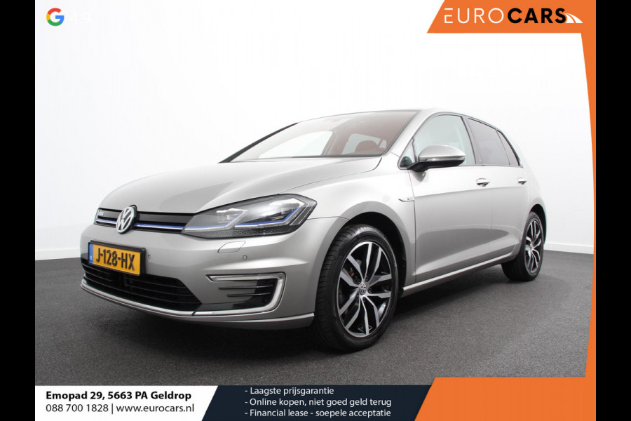 Volkswagen e-Golf Navigatie  Climate Control  Adaptive Cruise Control  Camera  Parkeer sensoren  17" Lichtmetalen Velgen