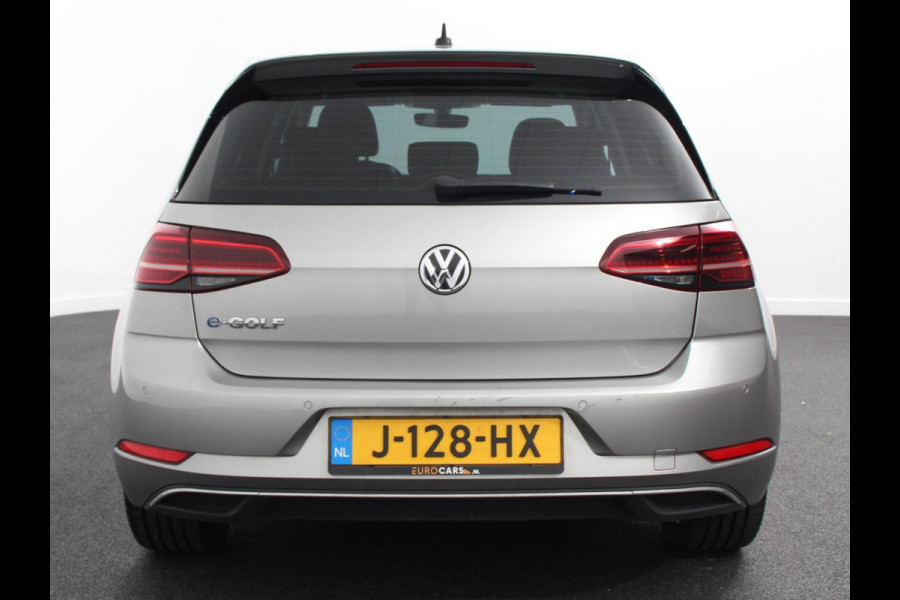 Volkswagen e-Golf Navigatie  Climate Control  Adaptive Cruise Control  Camera  Parkeer sensoren  17" Lichtmetalen Velgen