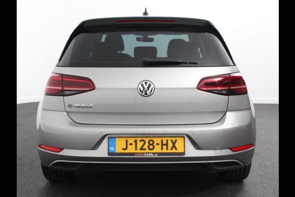 Volkswagen e-Golf Navigatie  Climate Control  Adaptive Cruise Control  Camera  Parkeer sensoren  17" Lichtmetalen Velgen