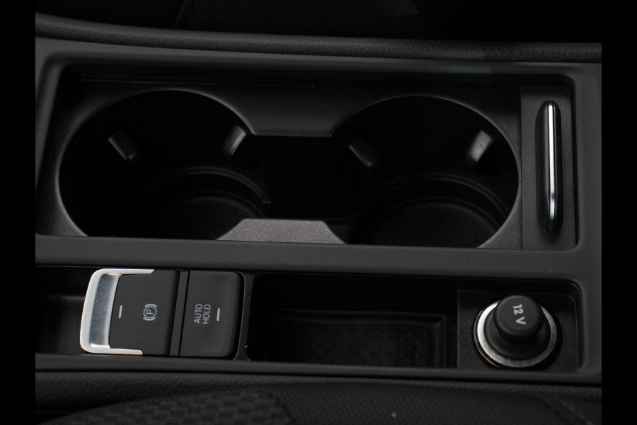 Volkswagen e-Golf Navigatie  Climate Control  Adaptive Cruise Control  Camera  Parkeer sensoren  17" Lichtmetalen Velgen