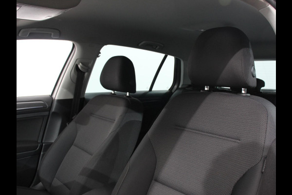 Volkswagen e-Golf Navigatie  Climate Control  Adaptive Cruise Control  Camera  Parkeer sensoren  17" Lichtmetalen Velgen