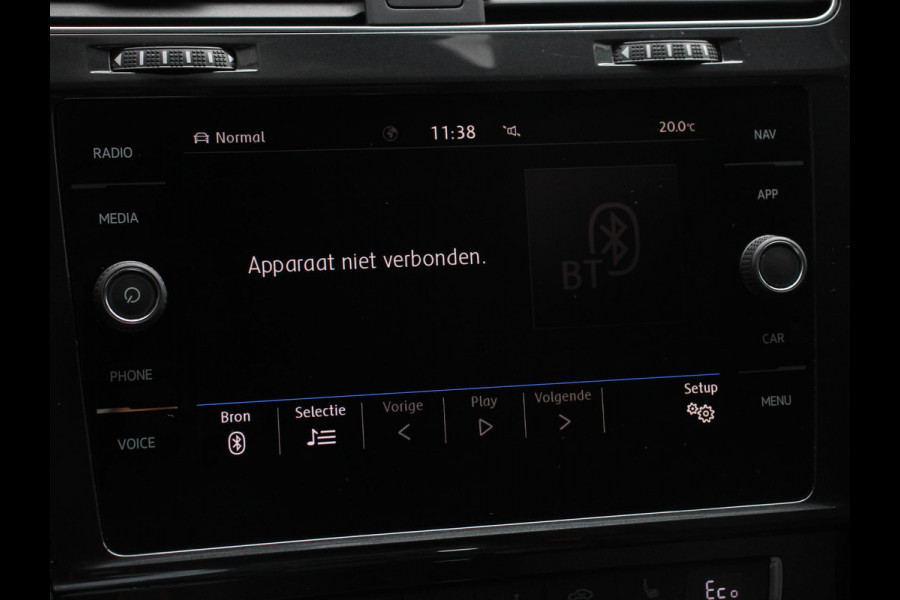 Volkswagen e-Golf Navigatie  Climate Control  Adaptive Cruise Control  Camera  Parkeer sensoren  17" Lichtmetalen Velgen
