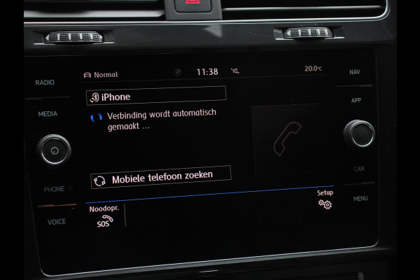 Volkswagen e-Golf Navigatie  Climate Control  Adaptive Cruise Control  Camera  Parkeer sensoren  17" Lichtmetalen Velgen