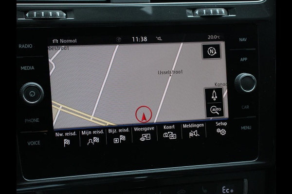 Volkswagen e-Golf Navigatie  Climate Control  Adaptive Cruise Control  Camera  Parkeer sensoren  17" Lichtmetalen Velgen