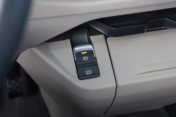 Volkswagen Multivan 1.4 eHybrid 7P L1H1 Energetic 218 PK PHEV, Trekhaak, Panoramadak, 360 Camera, Adap. Cruise Control, 6 x Stoelverwarming