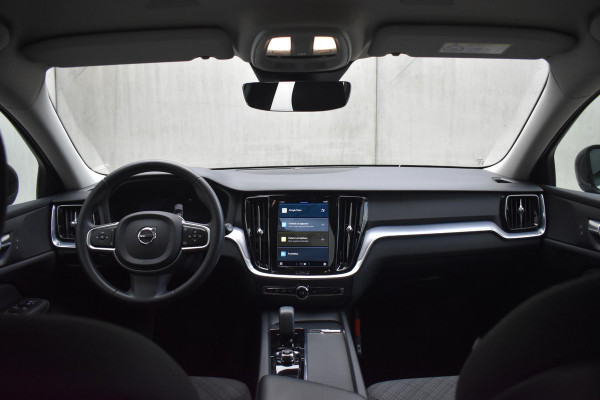 Volvo V60 B4 211PK Automaat Core / Navigatie / Achteruitrijcamera / Elektrische achterklep / LM Velgen / Elektr. Trekhaak / Parkeersensoren voor+achter
