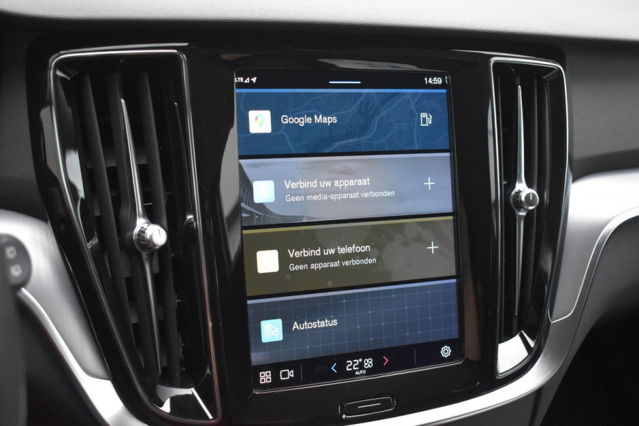 Volvo V60 B4 211PK Automaat Core / Navigatie / Achteruitrijcamera / Elektrische achterklep / LM Velgen / Elektr. Trekhaak / Parkeersensoren voor+achter