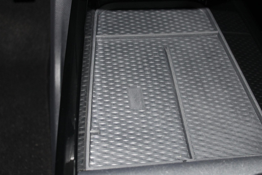 Ford Mustang Mach-E RWD 75 kWh | Trekhaak | Lederen bekleding | Voorruitverwarming | Stoelverwarming | Adaptieve cruise Control | Camera | Electrische achterklep